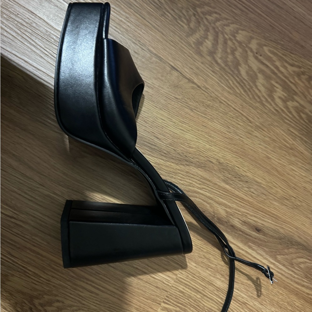 BLACK HEELS